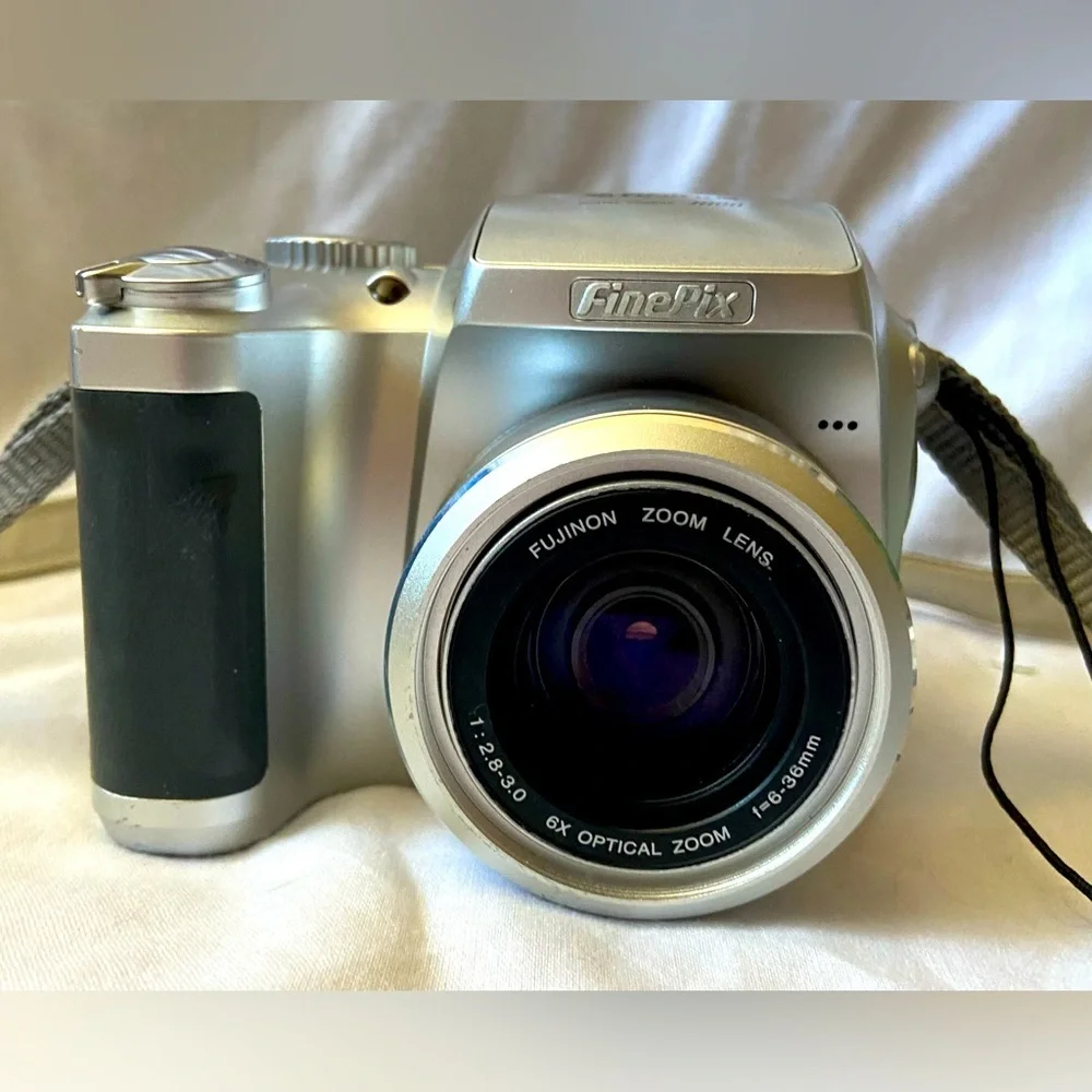 FujiFilm FinePix S3800 Digital Camera Silver With 55mm Lens Tested Works